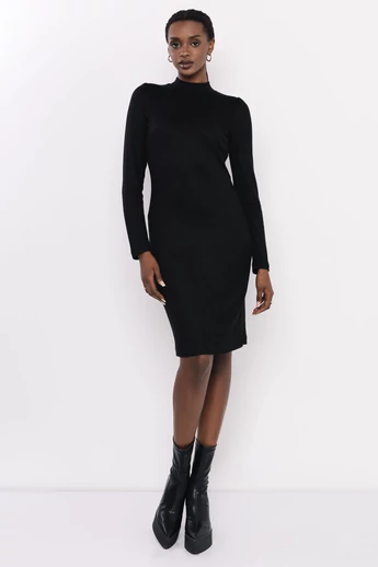 Amnesia - Uzona Fekete Ruha