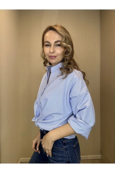 BEST - Apró Strasszos Világoskék Csíkos Blúz